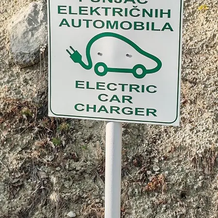 فيلة Seoski Turizam Feniks - Ostrog